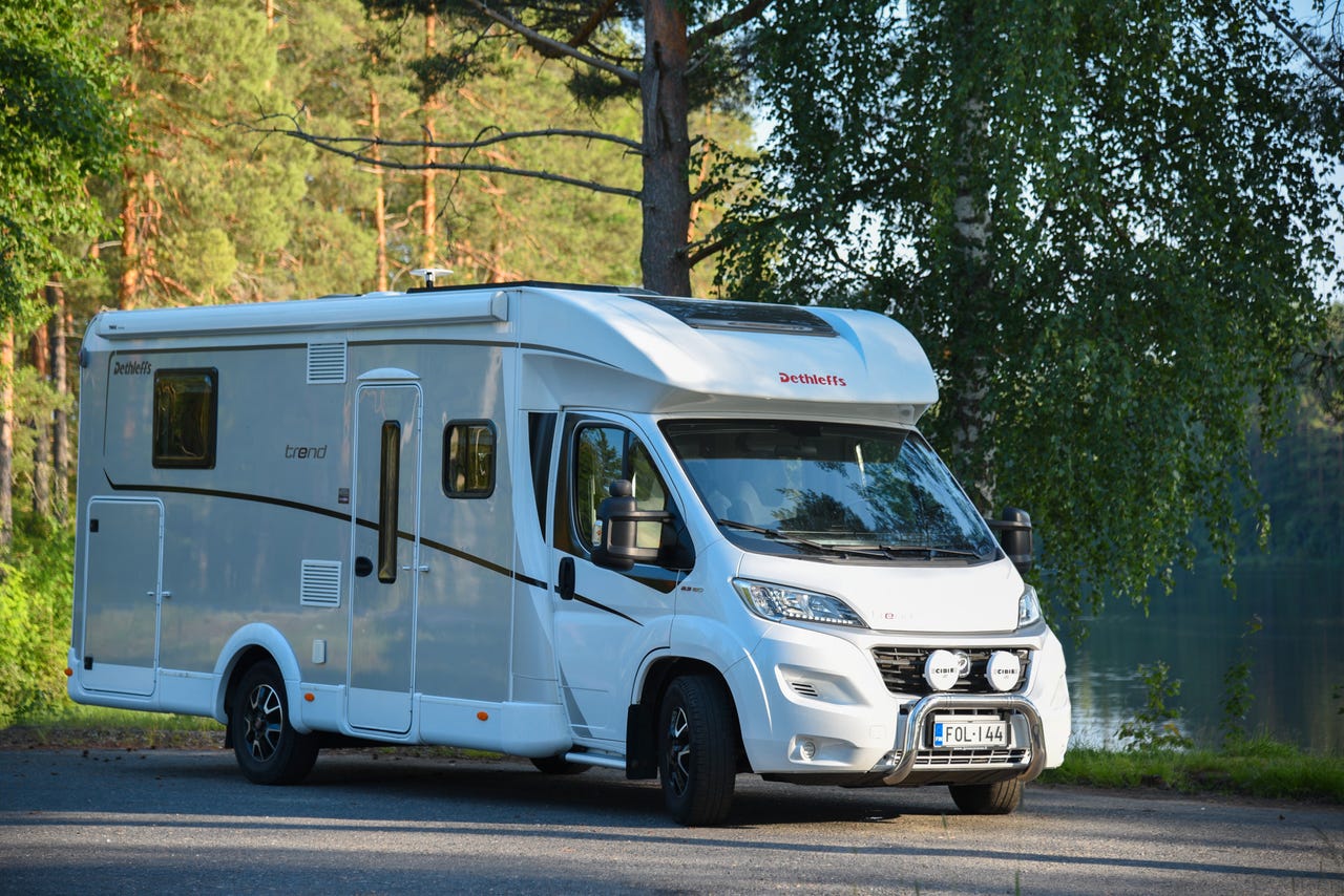Dethleffs Trend puoli-integroitu matkailuauto vuokralle / camper