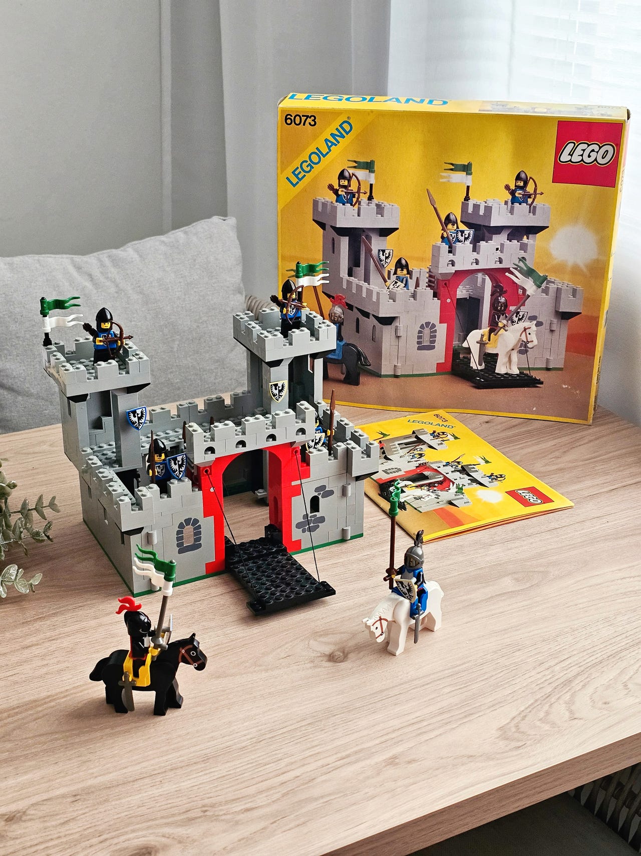 Lego 6073 Lego Castle Retro LEGO 6073 Knight's Castle (1984