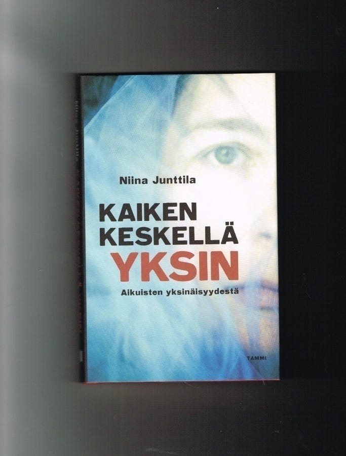 Kaiken keskellä yksin - aikuisten yksinäisyydestä -  Niina Juntti