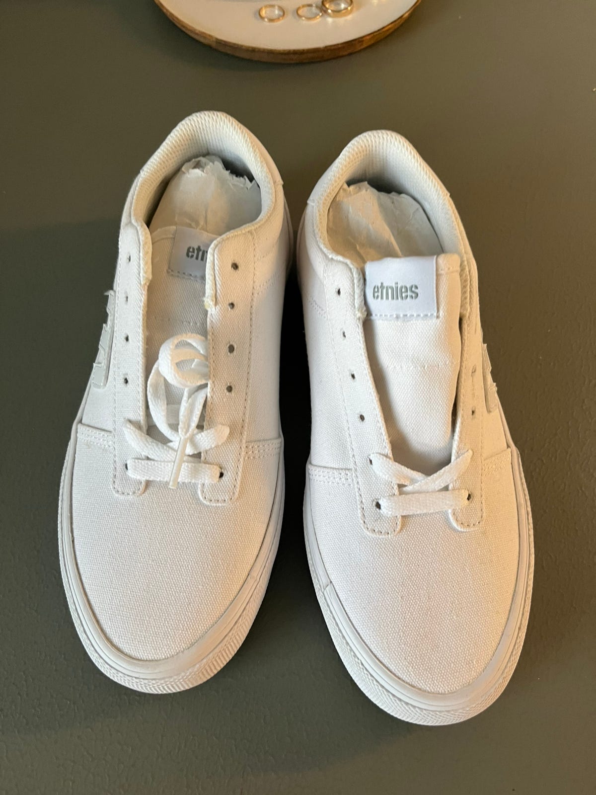 Uudet etnies kengät 37,5