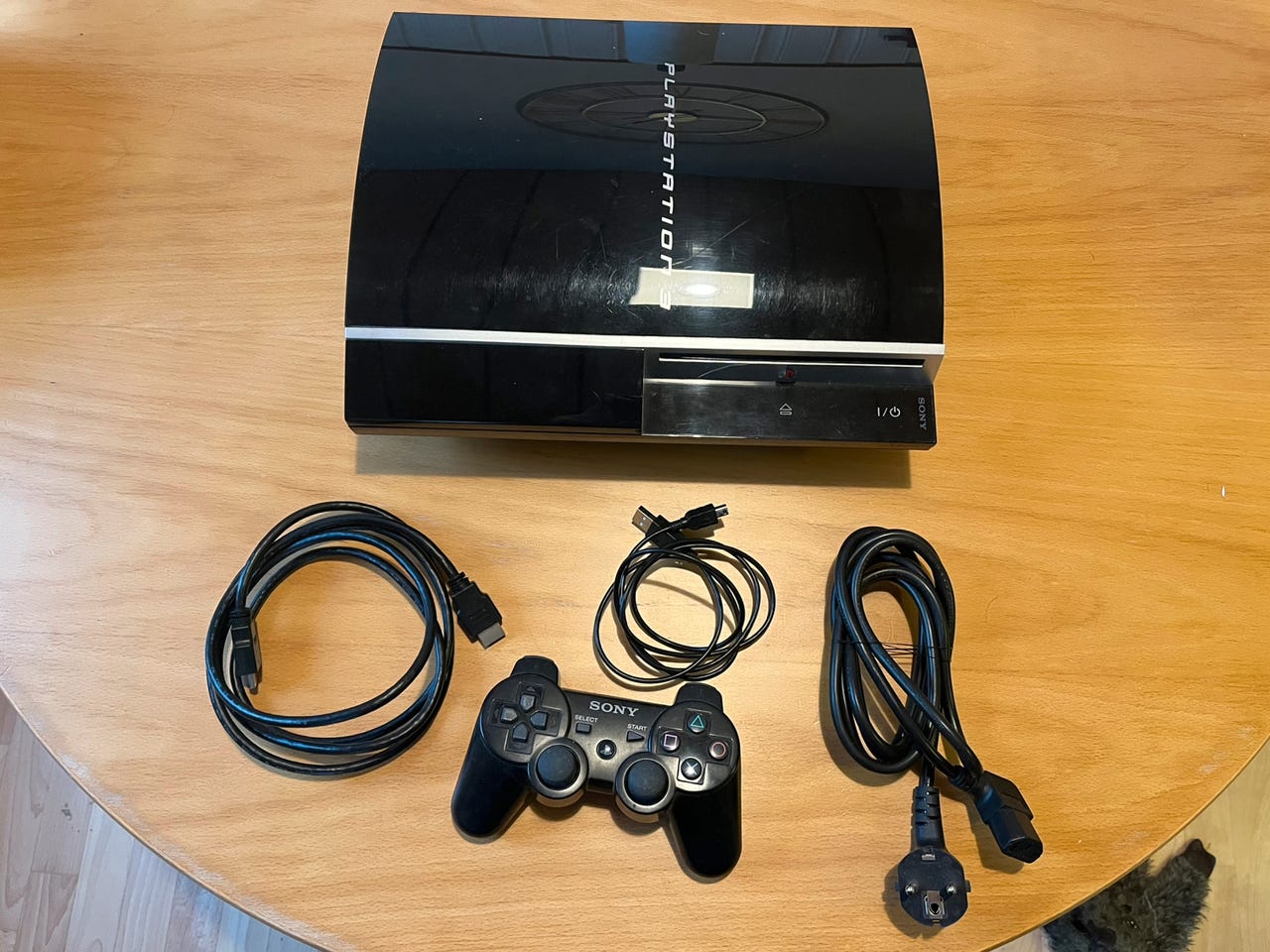 PlayStation Fat (CECHL04) SSD 240 GB DualShock peliä