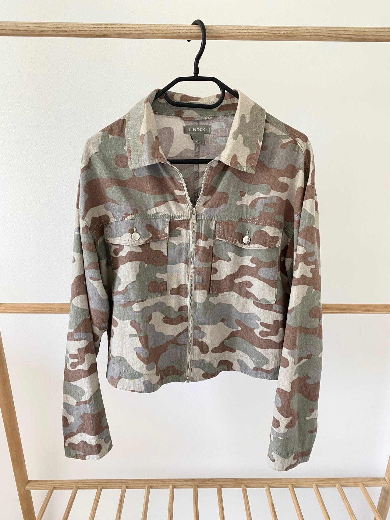 Kuin uusi Lindexin camouflage-kuosinen takki