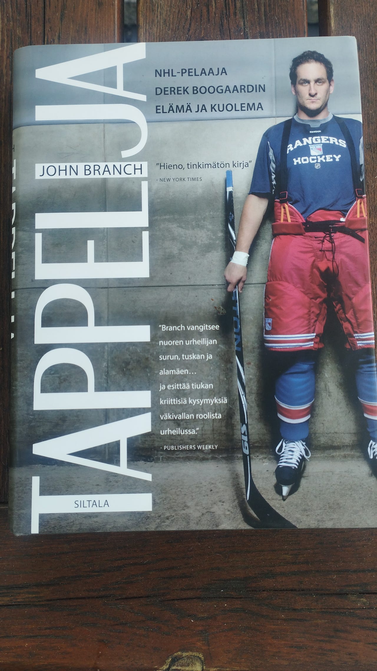 Tappelija : NHL-pelaaja Derek Bogaardin elämä ja kuolema.