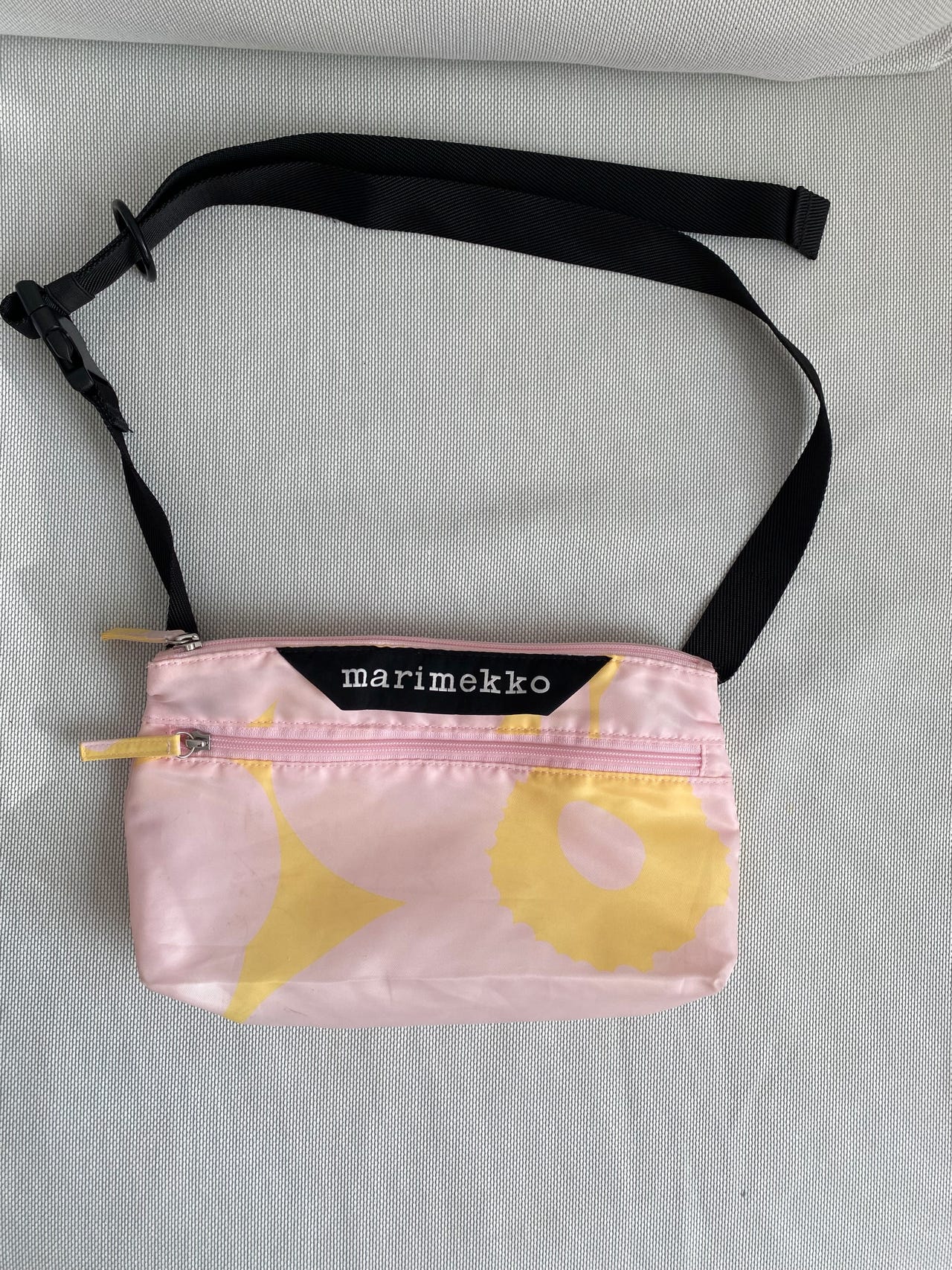 Marimekko olkalaukku tai vyölaukku