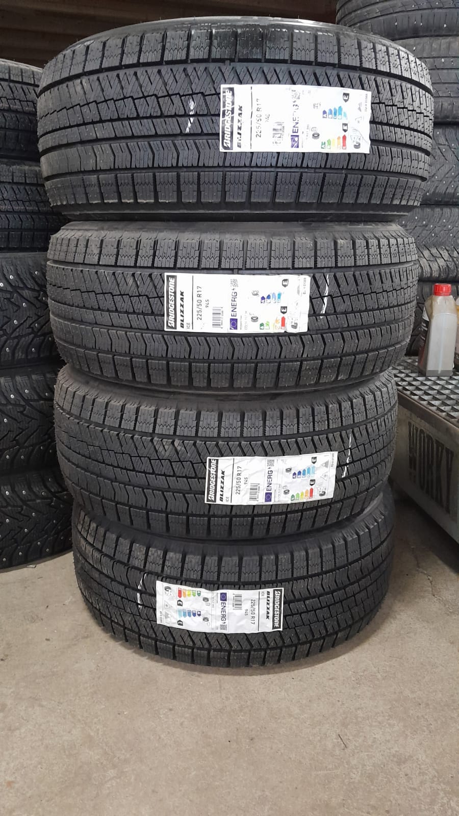 Bridgestone Blizzak Ice 225/50R17