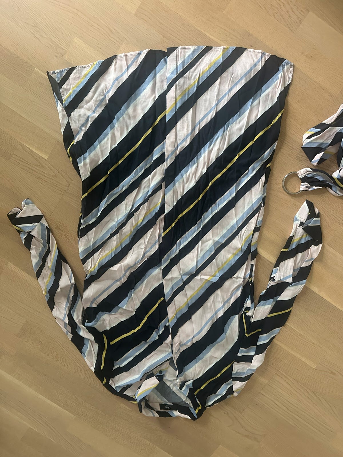 S. oliver black label raidallinen viskoosimekko 44