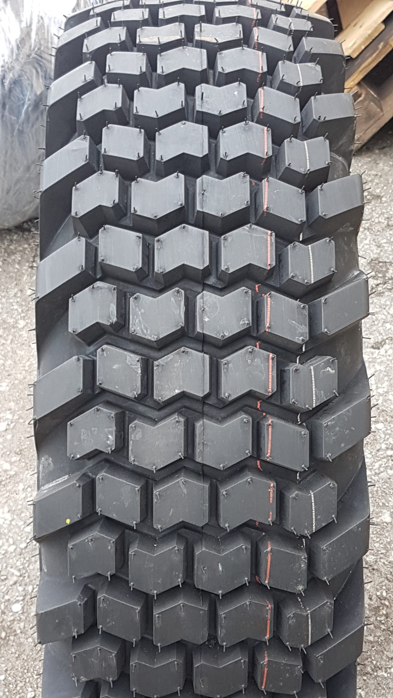 Kaivurin renkaat 16.9-28 (440/80-28) 14PR BKT TR 461 154A8 R4 TL | Tori