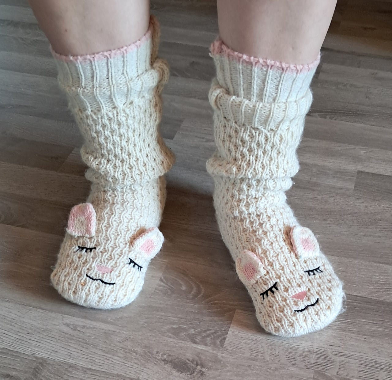 Söpöt villasukat vuorella