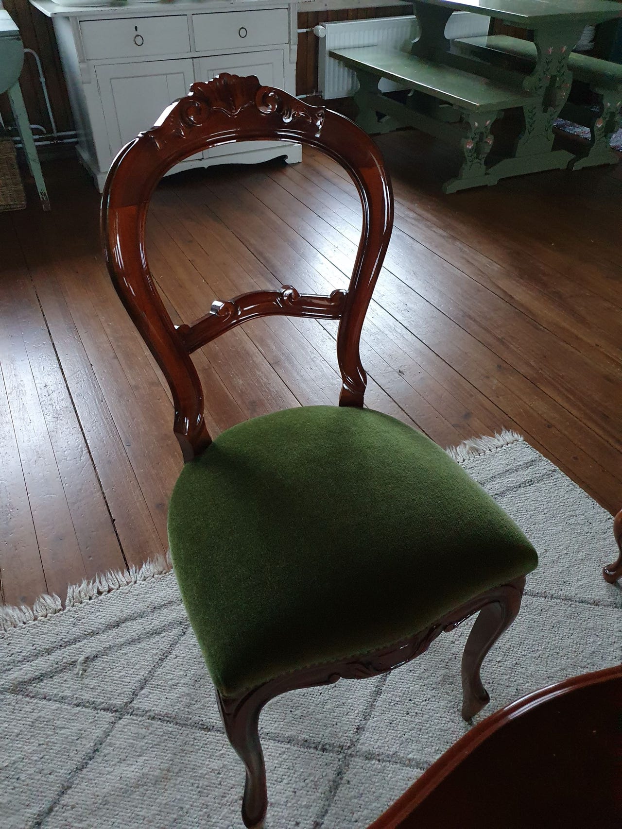 Rokokoo tuolit ja pöytä