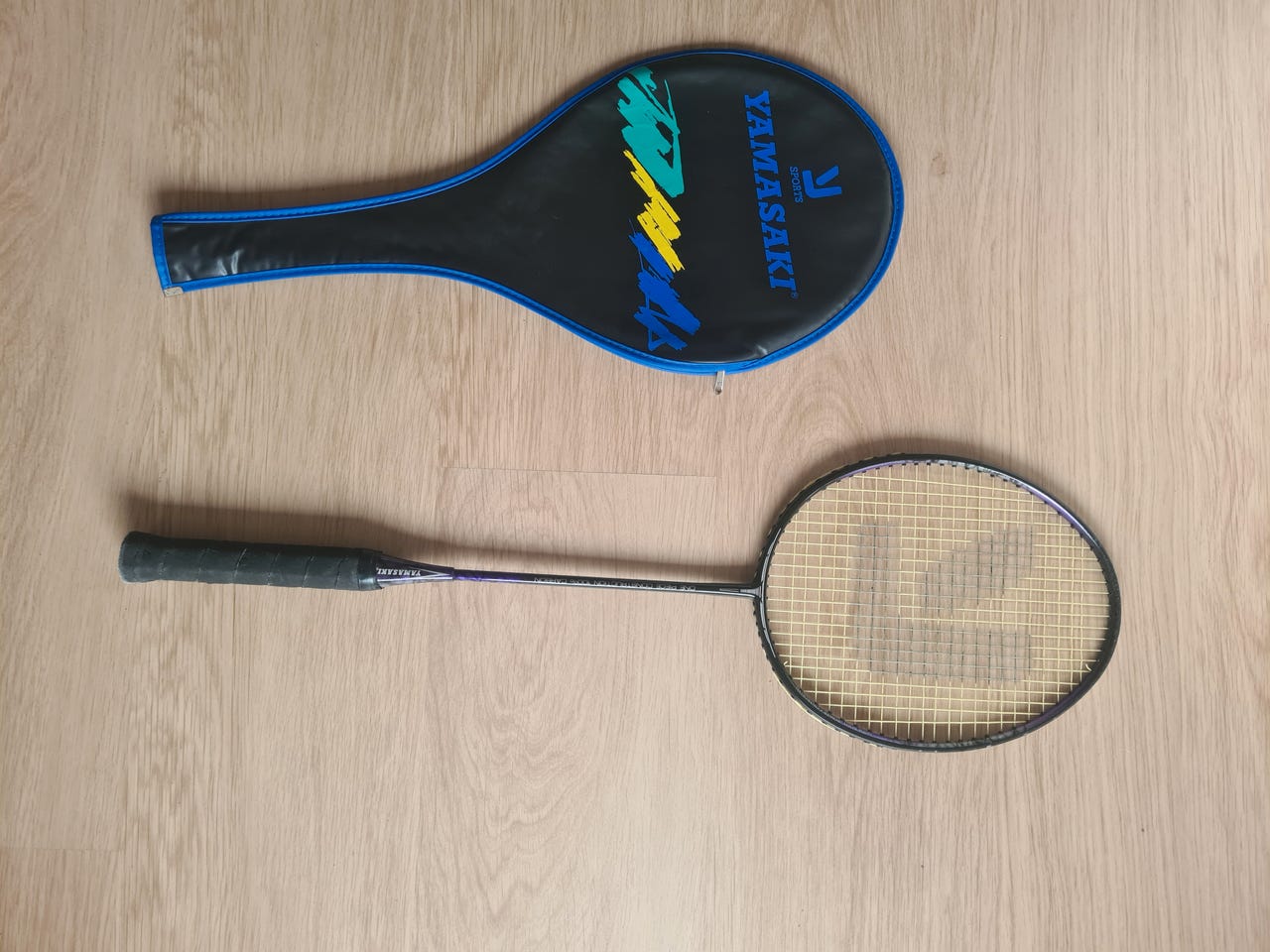 Carbon badminton racket
