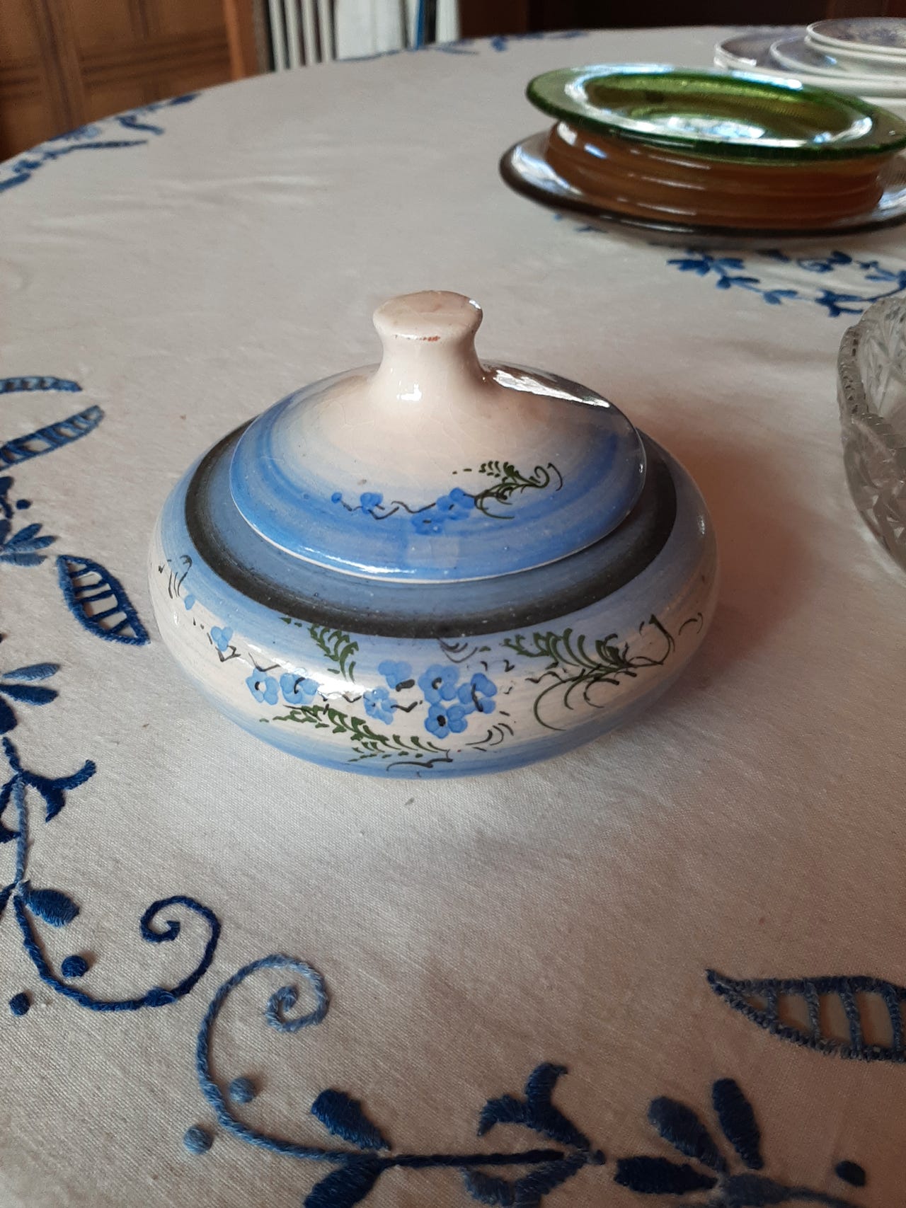 Kannellinen kulho