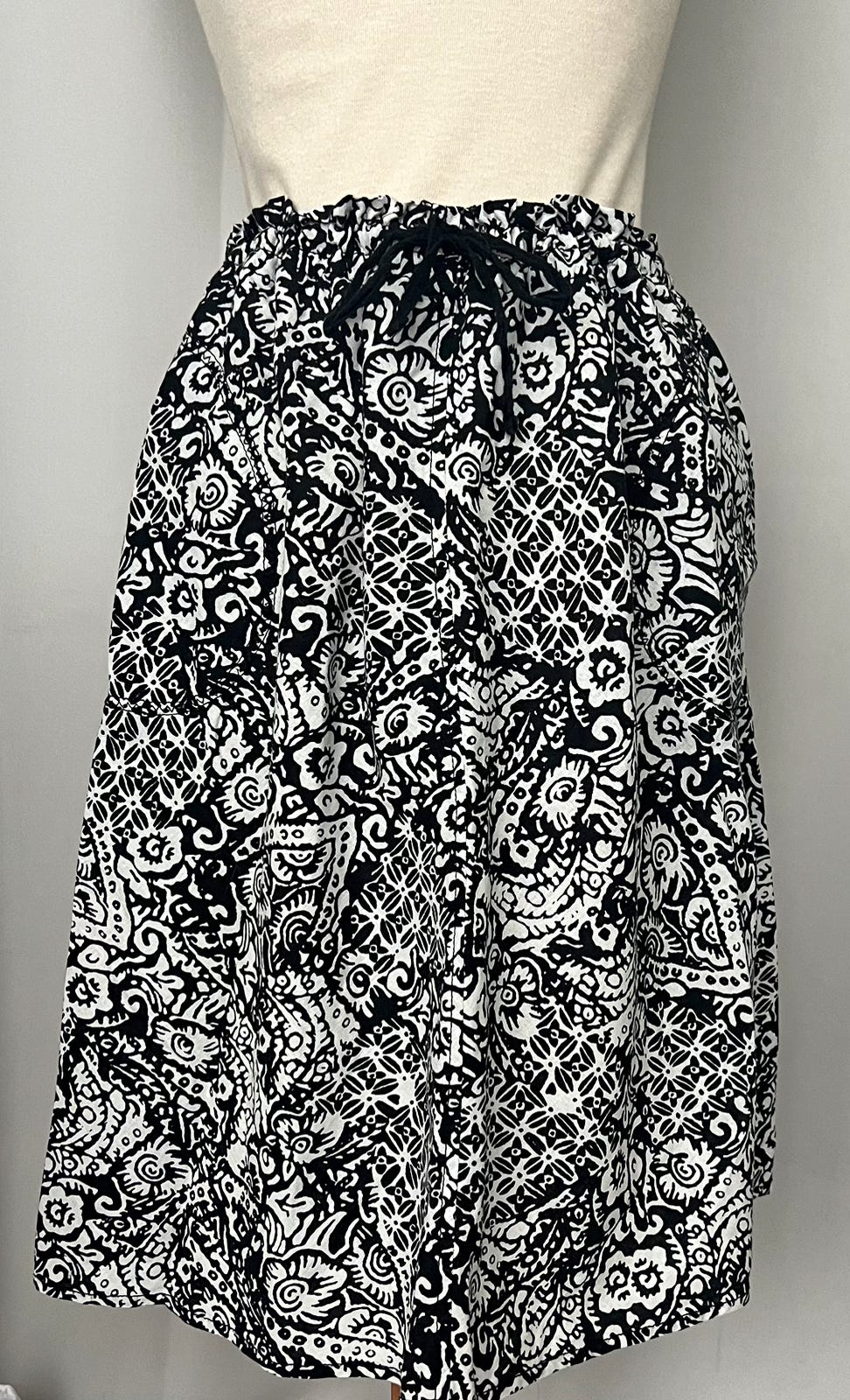 Lindex pellavahame koko M/L mustavalkoinen