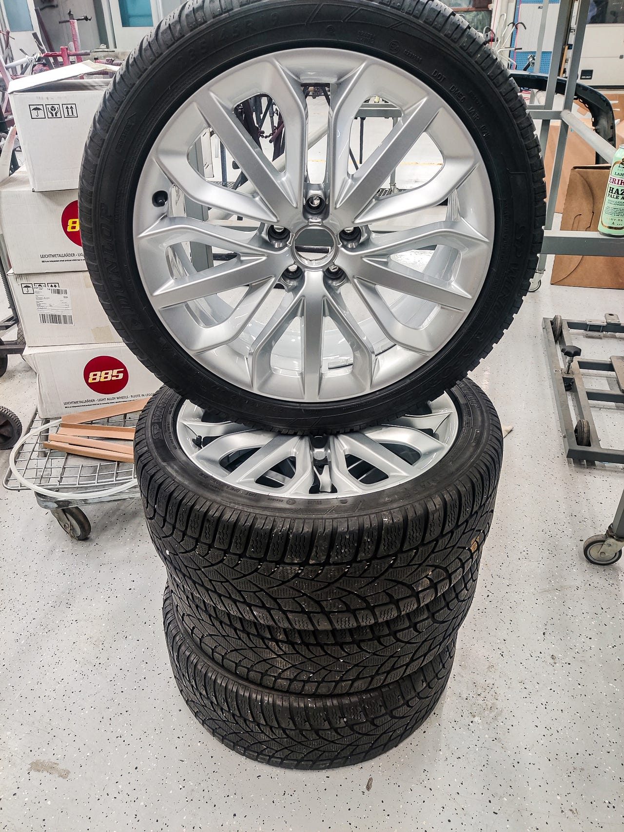 M/V: S6/A6 Competition OEM vanteet 19x7,5 ET 33 235/45 eurokitkoi