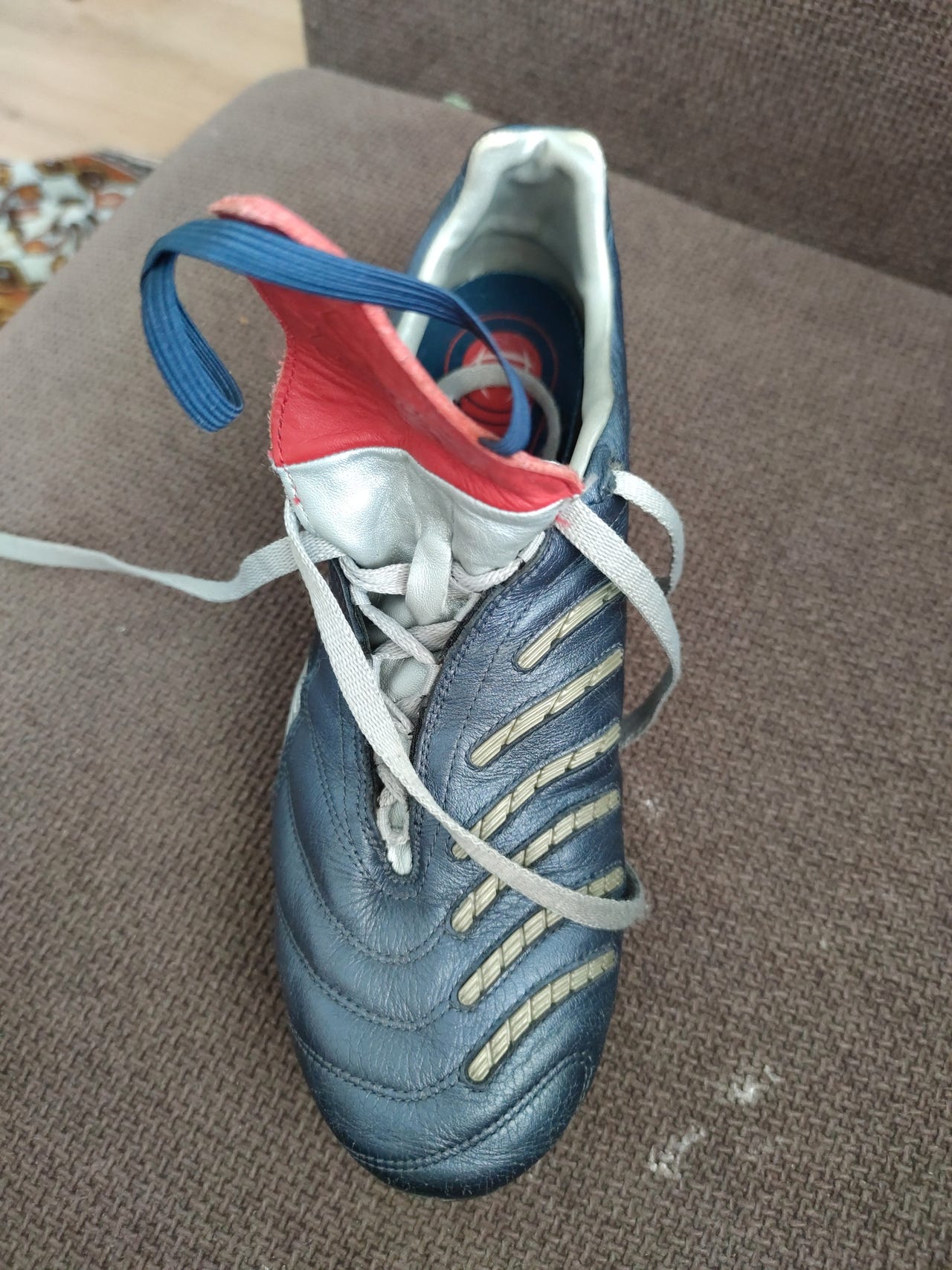 Adidas jalkapallo kengät koko us 9
