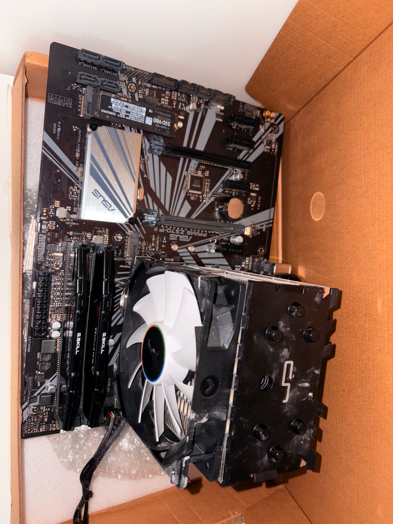 CPU i5 9600KF / Z390 ITX / DDR4-3200 16GBx2 CPU i5 9600KF / Z390