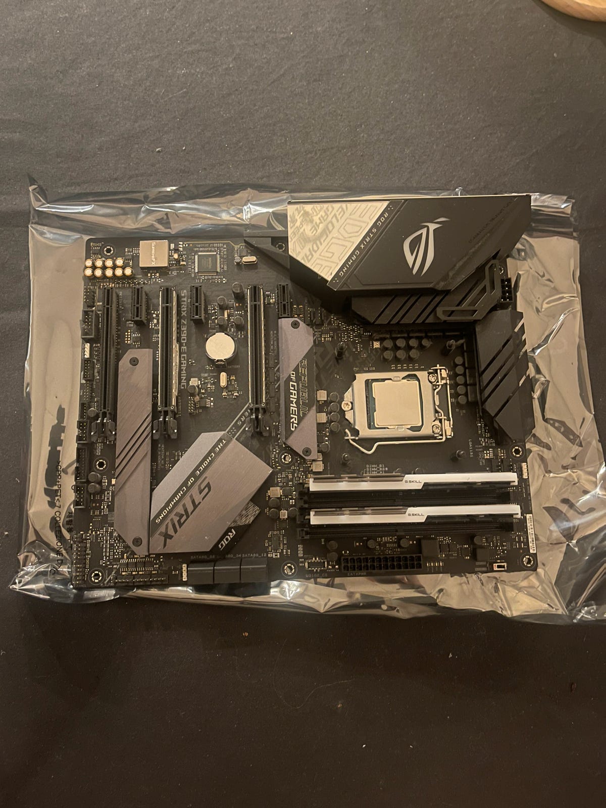 i7-9700K + ASUS ROG STRIX Z390-E セット販売 i7-9700K + ASUS ROG STRIX Z390-E セット販売 ASUS ROG STRIX Z390-E