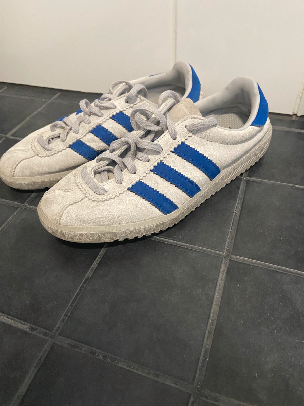 Adidas kengät
