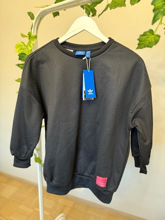 Uusi Adidas collegepaita