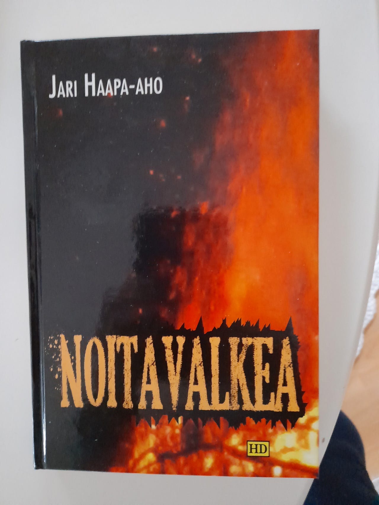 Jari Haapa-aho. Noitavalkea.