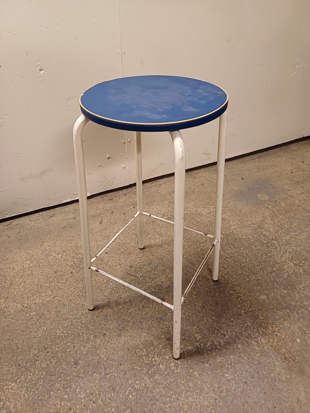 Vintage keittiöjakkara