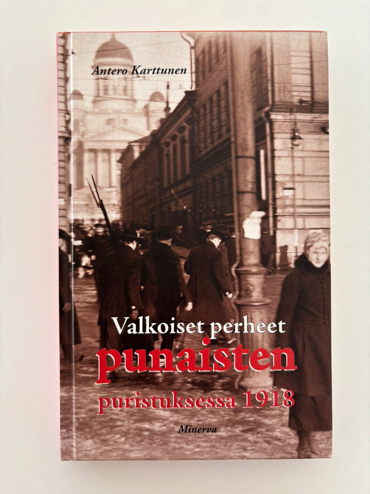 Valkoiset perheet punaisten puristuksessa 1918