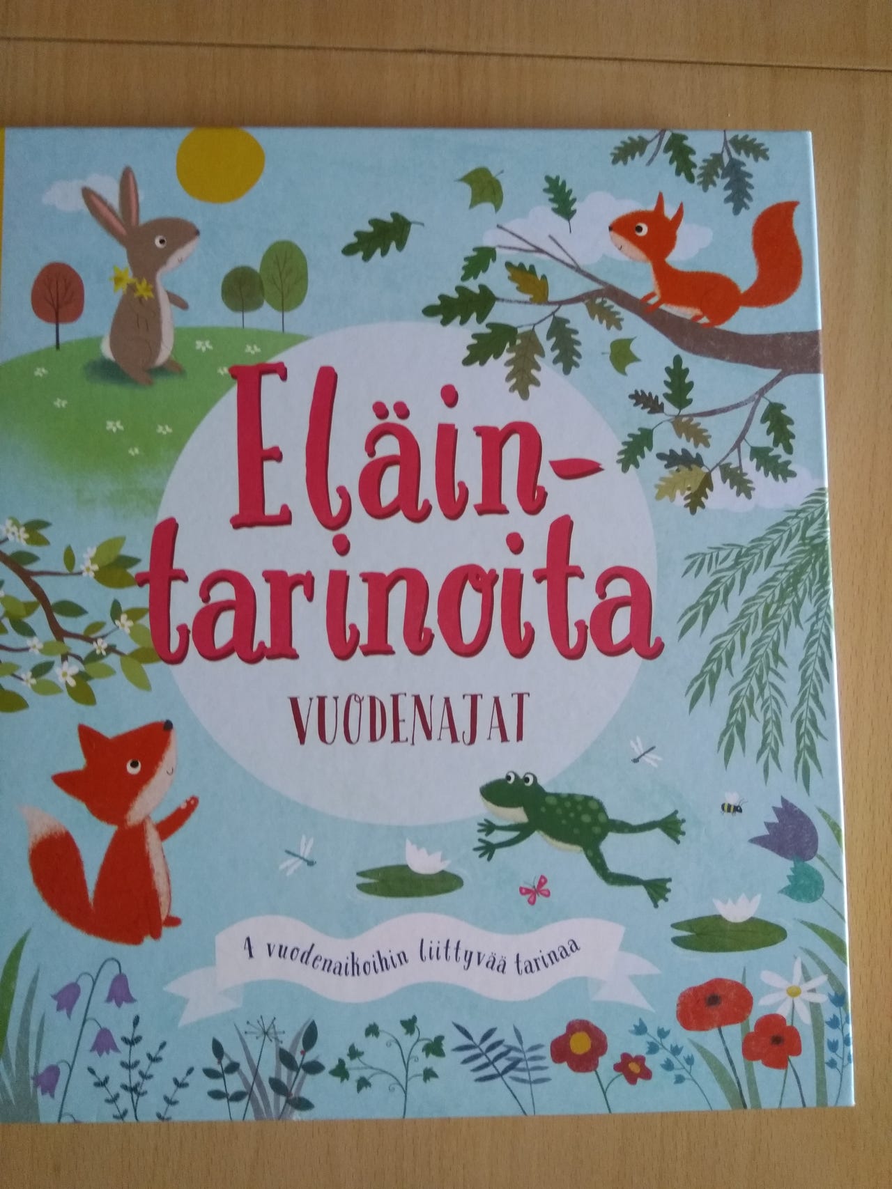 Eläintarinoita kirja Vuoden ajat