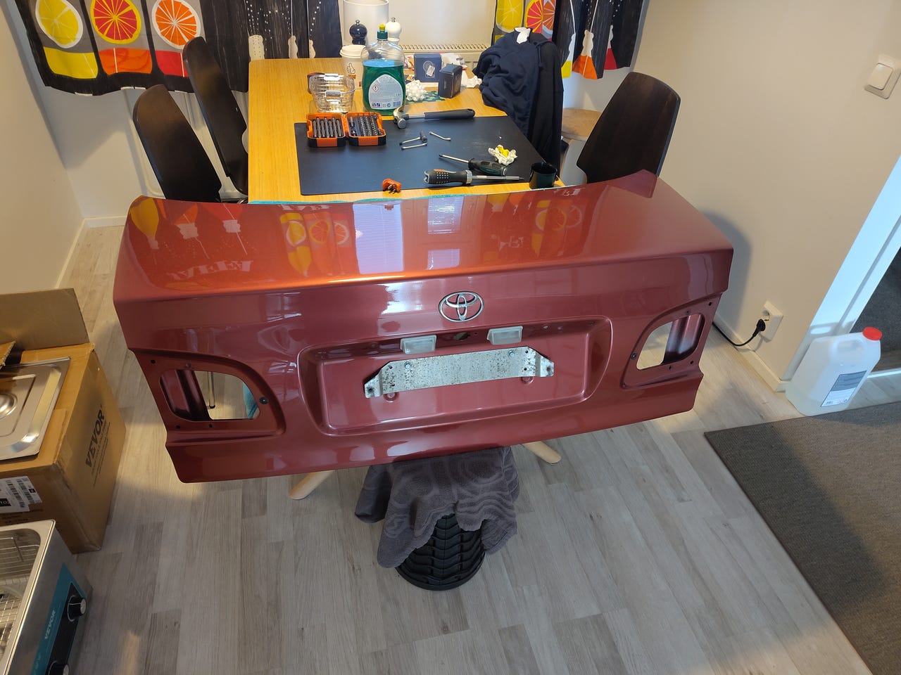 1998 E11 Corolla takakontin luukku
