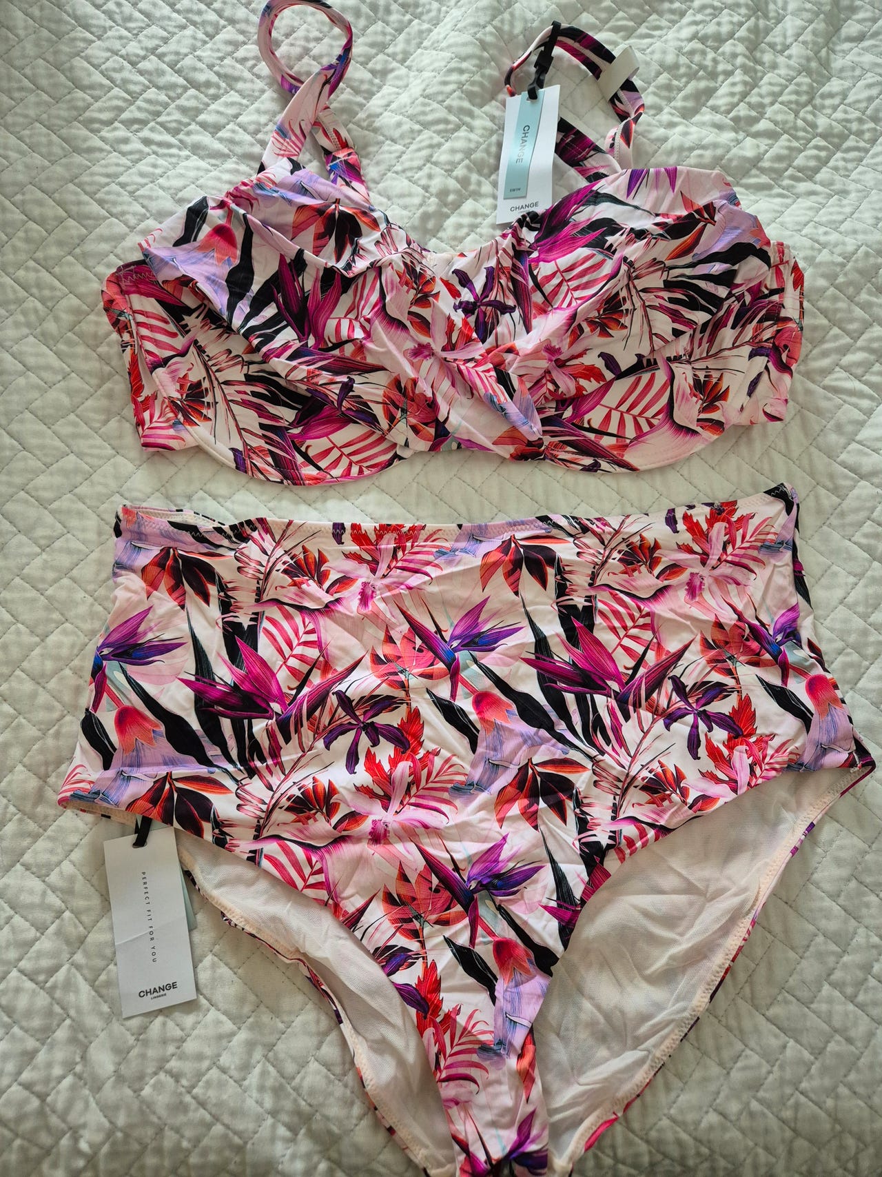 Bikinit (CHANGE)