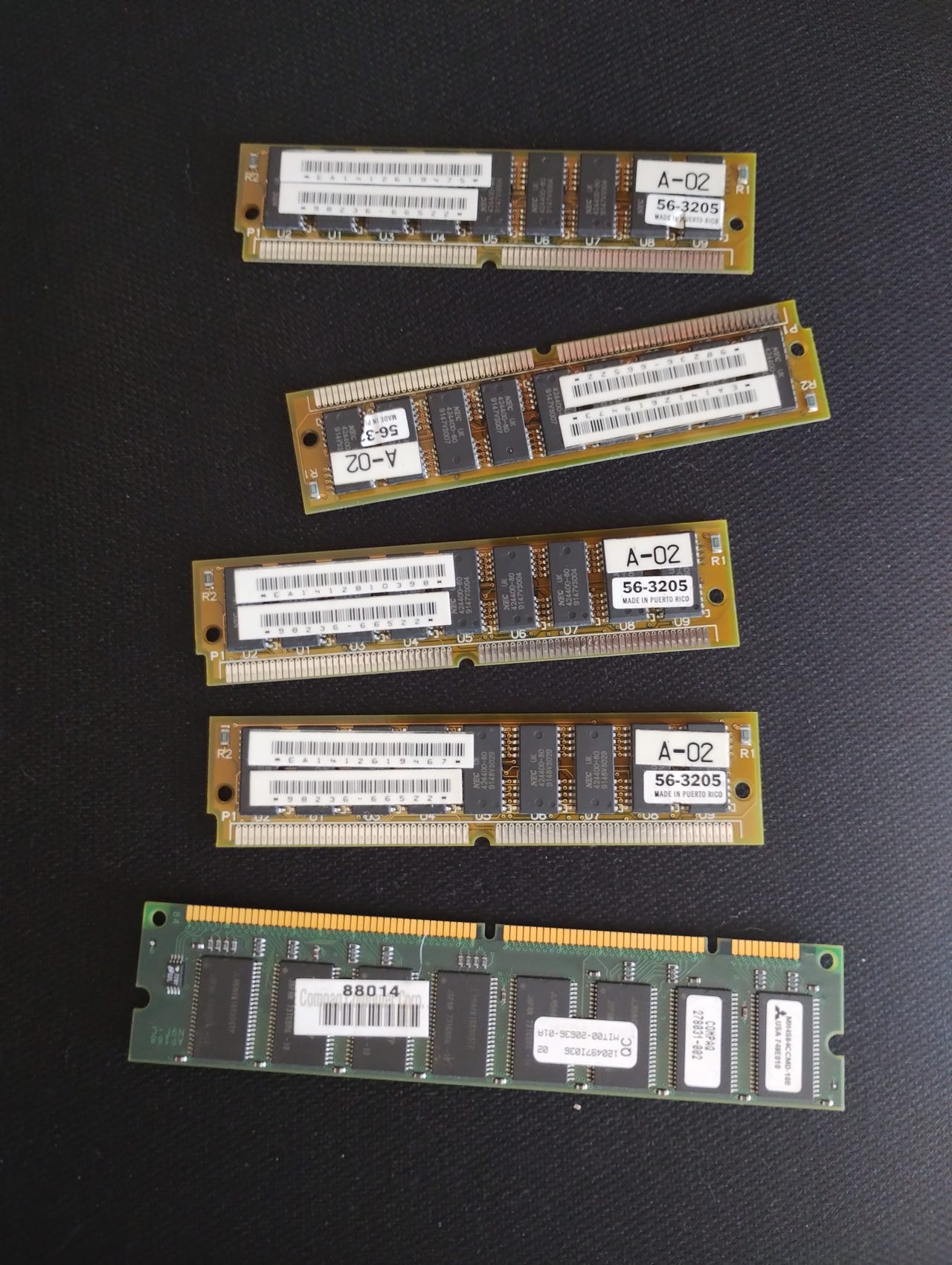 30-pin SIMM-muistit ja 1 kpl SDRAM-muisteja | Tori