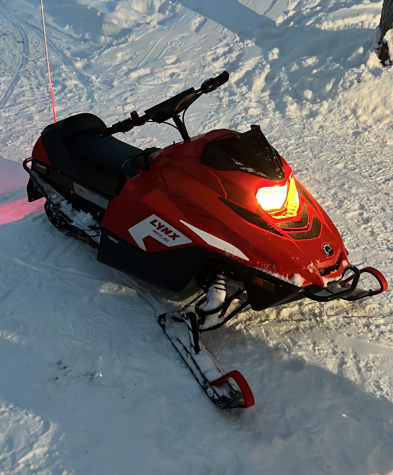 Vuokrataan moottorikelkka Lynx Rave 120 lasten kelkka vm. 2023 Rukan ...