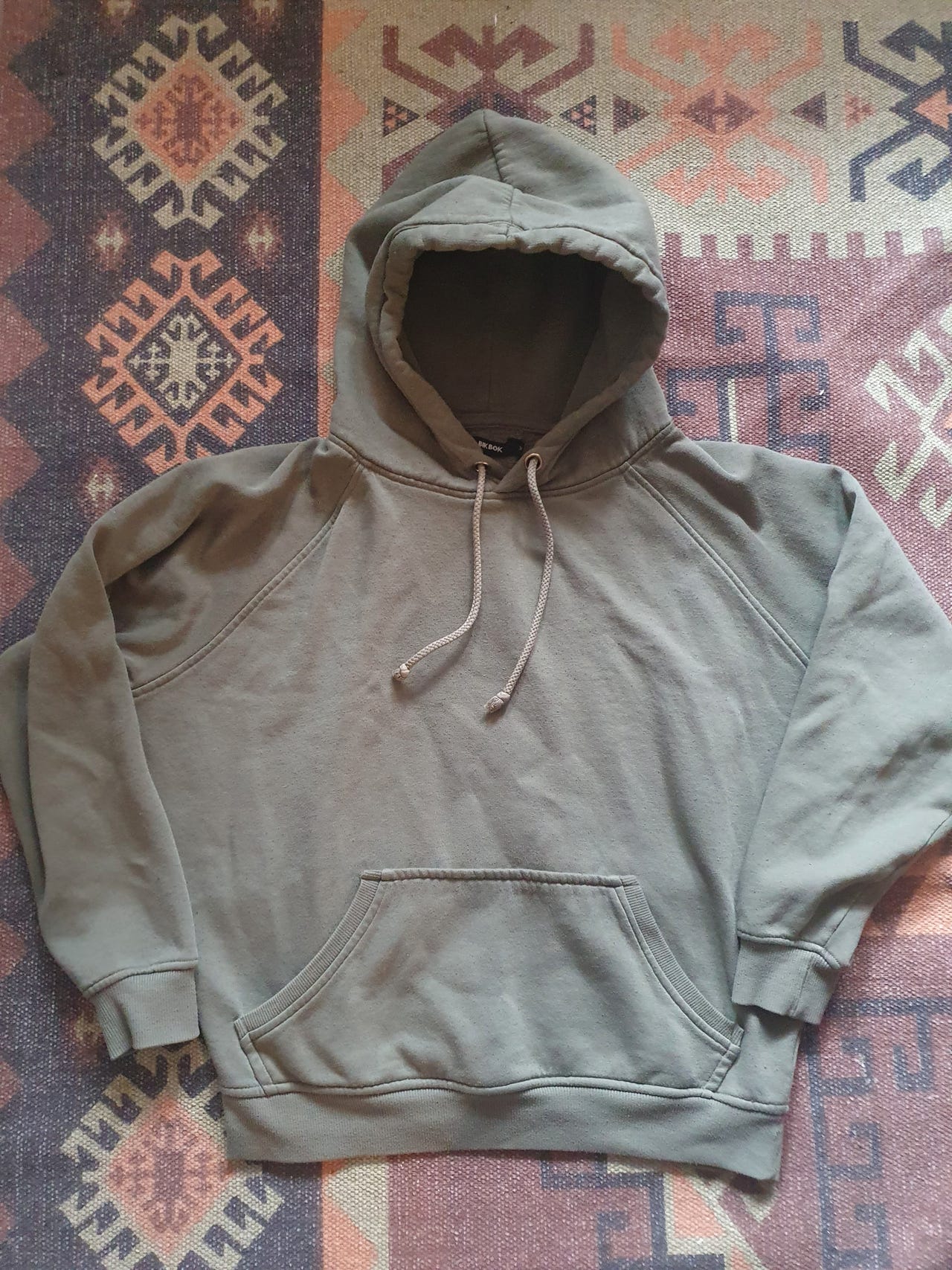 BikBok huppari, M