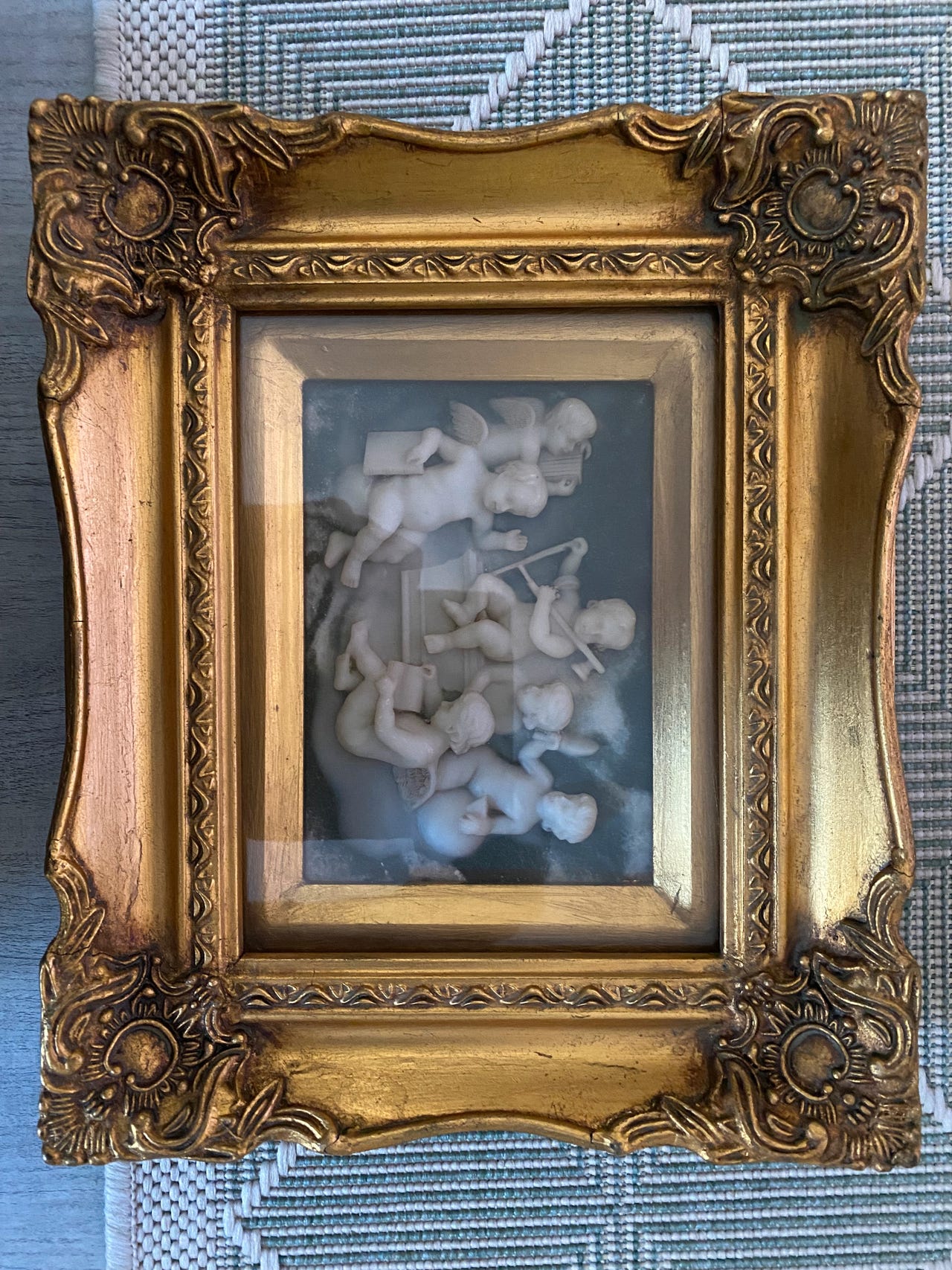 Relief, alabasteria Biggs & sons