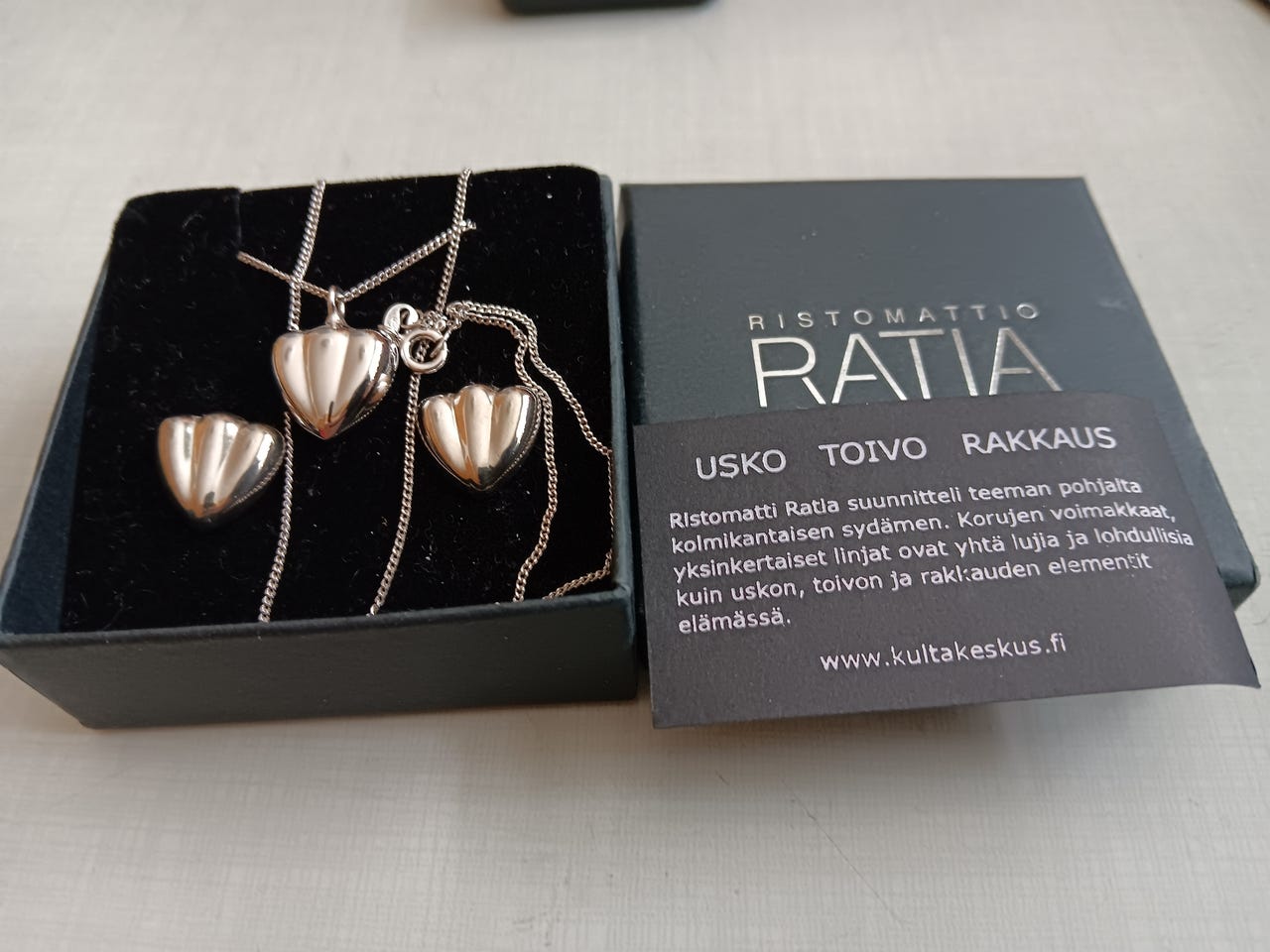Ratian usko toivo rakkaus korusetti