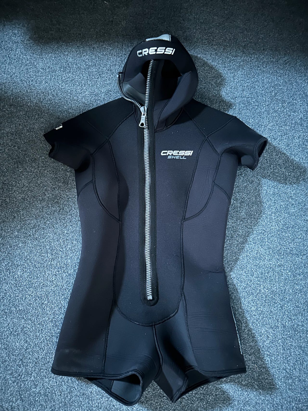Cressi märkäpuku