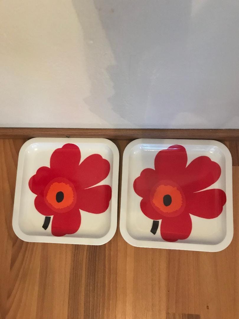 Marimekon Unikko tarjoiluastia 1 kpl