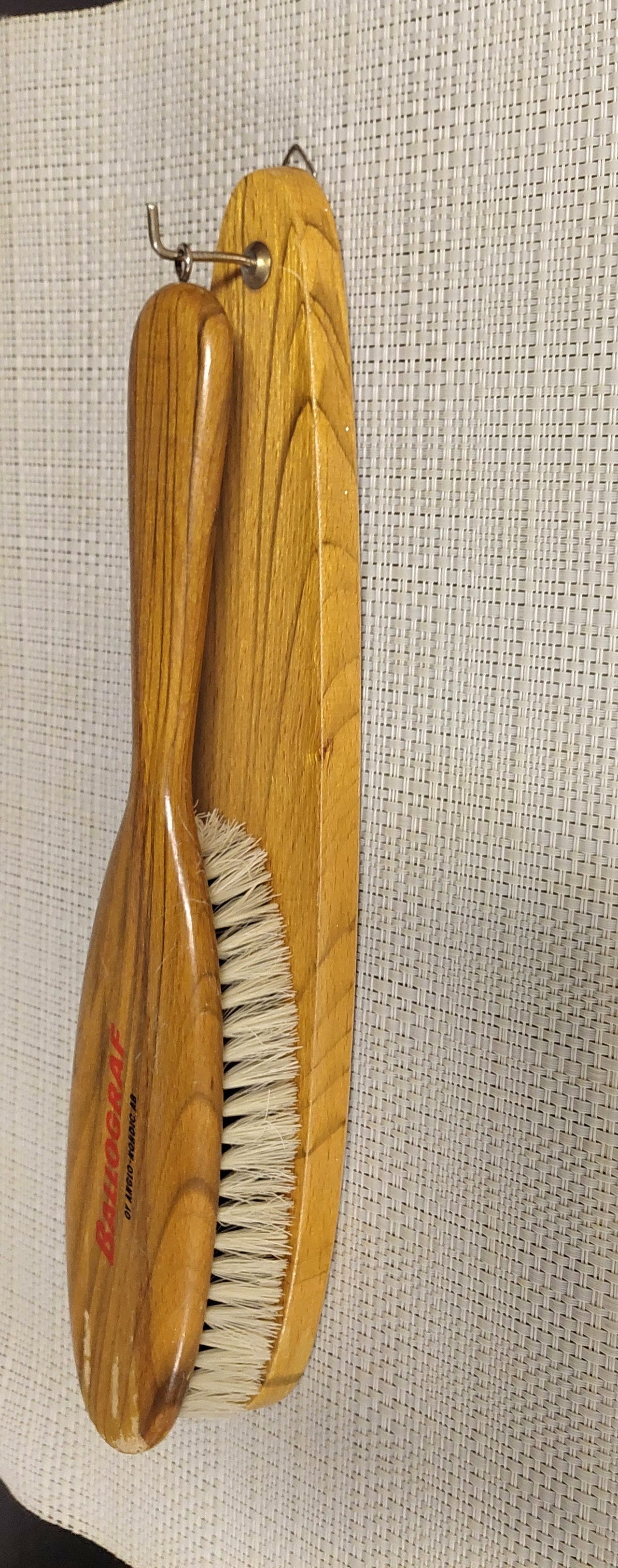 Vaateharja Seinätelineellä (Retro)