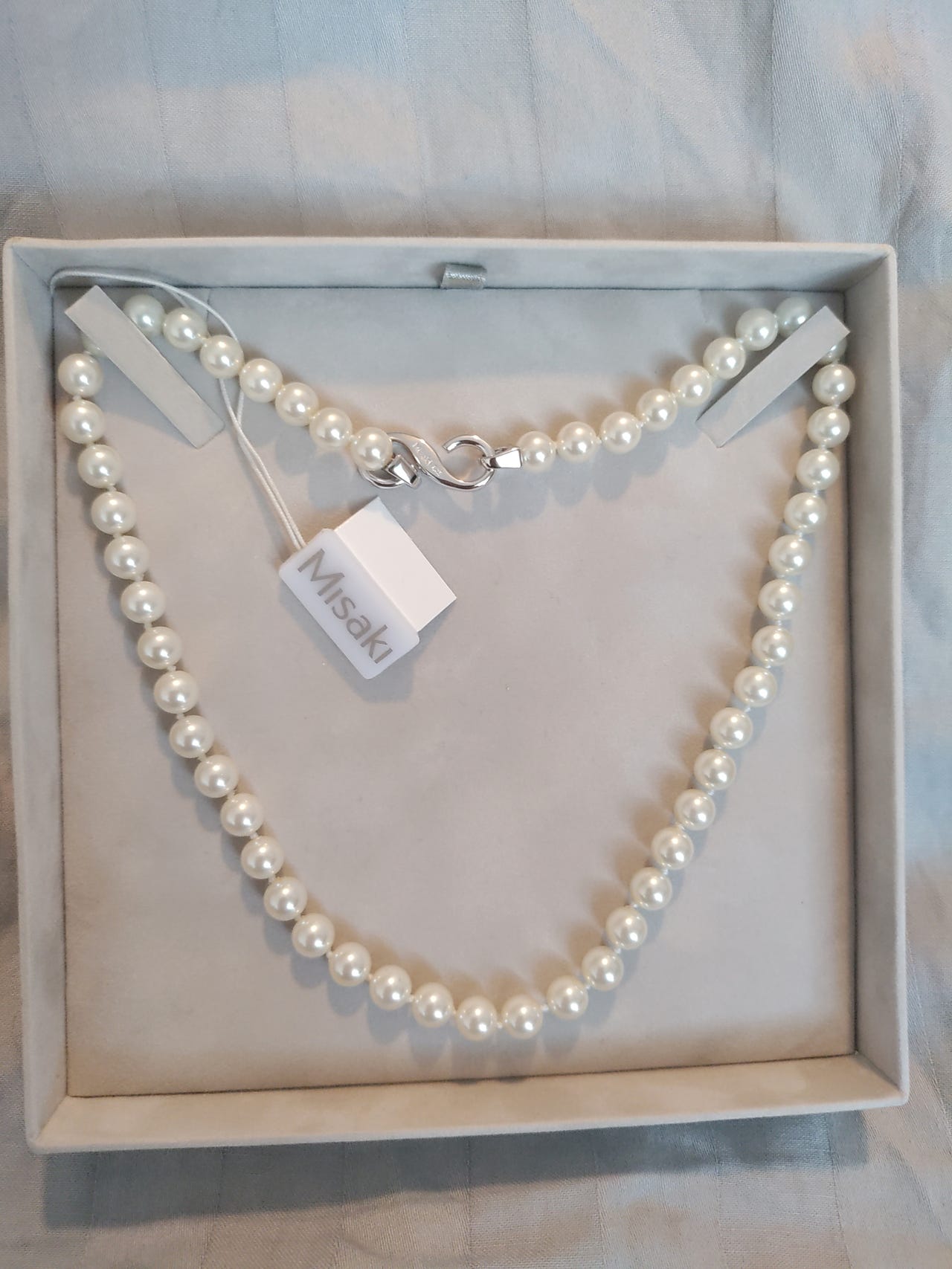 Misaki valkoiset helmet Tori