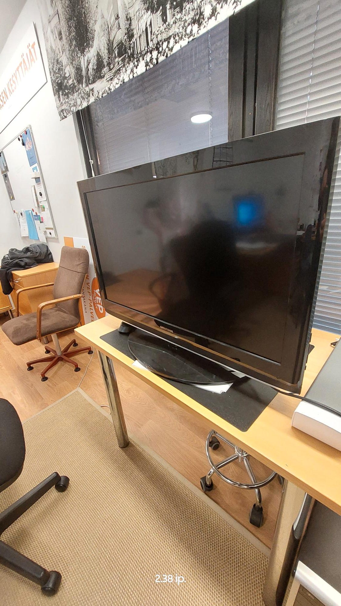 32 tuumainen grundikin tv