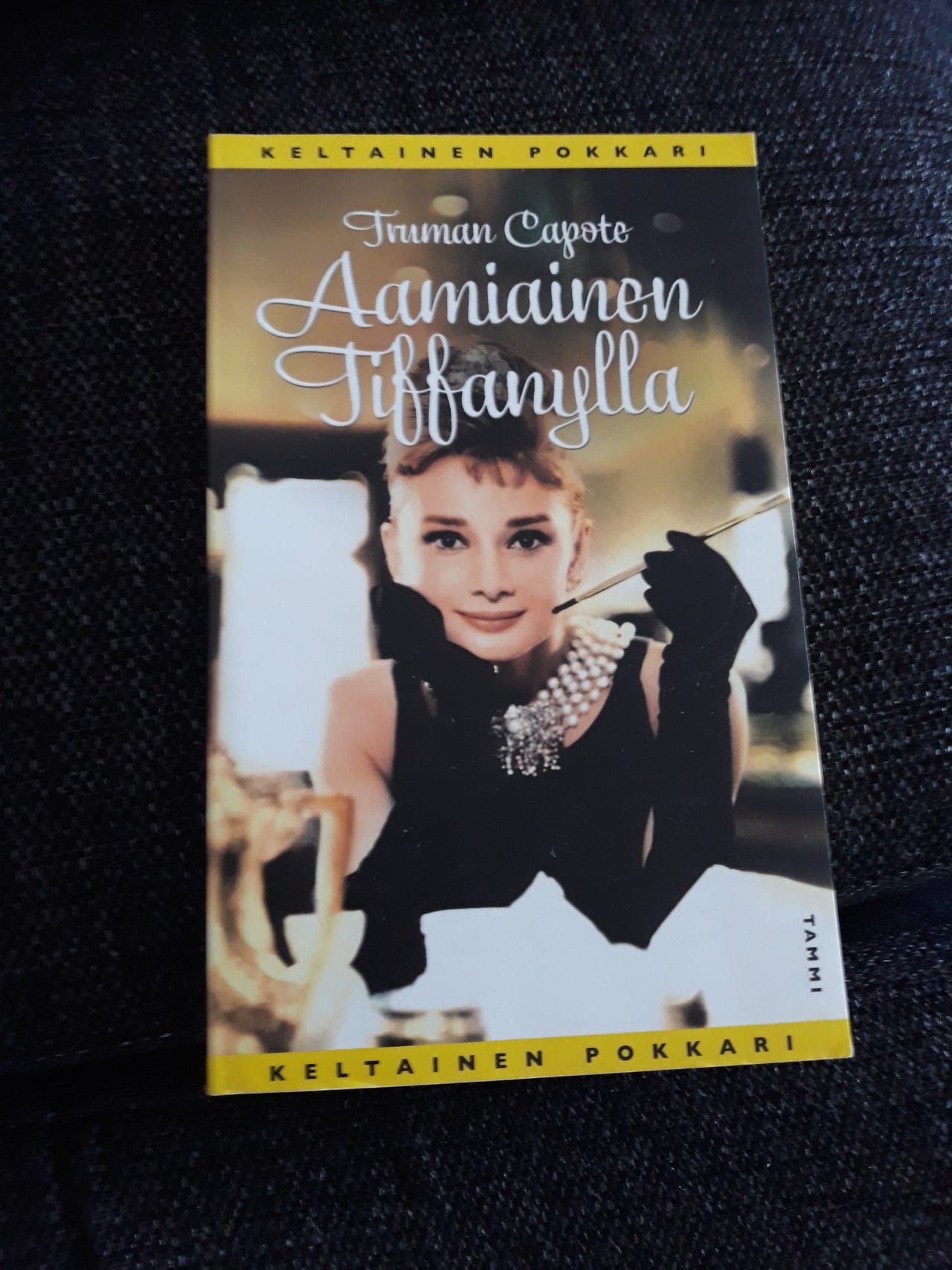 Aamiainen Tiffanylla