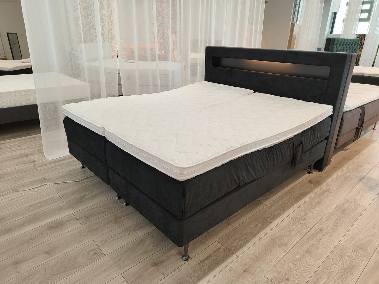 Black moottorisänky 180 cm ja Pääty