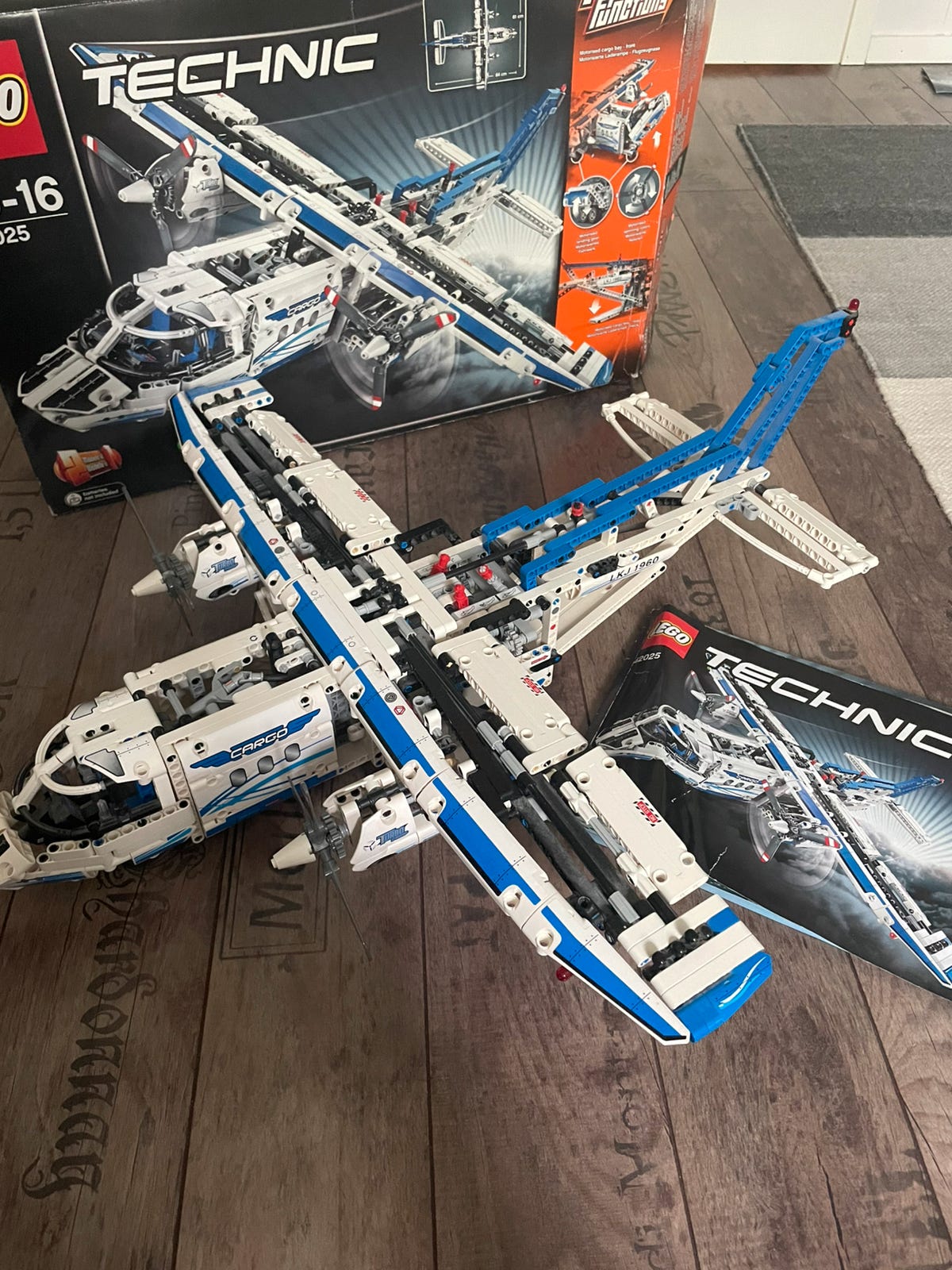 Lego Technic Cargo Plane 42025 Lego Technic Cargo Plane 42025