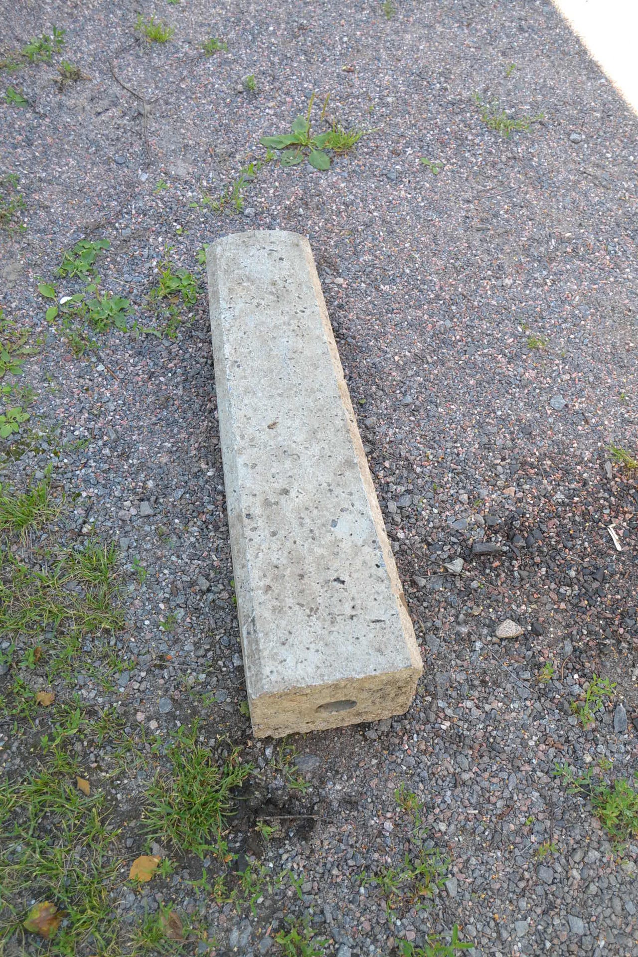 Liikennemerkinjalka, aidanjalka, betonijalka