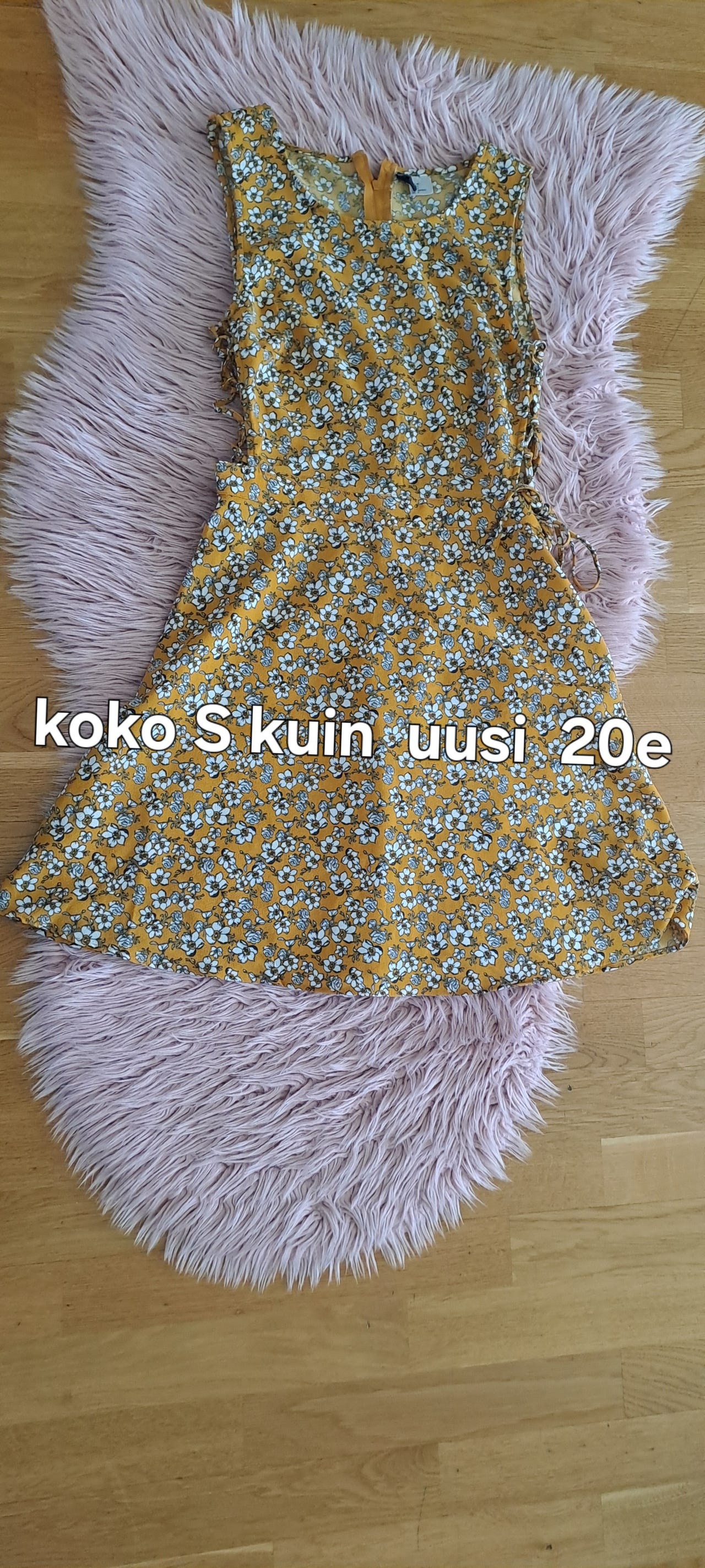 Naisten/Nuorten mekko  xs/M