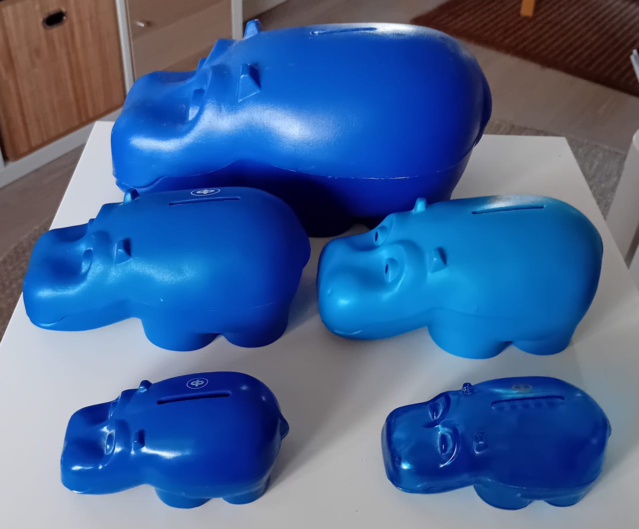 Sinisiä hippo pankkeja