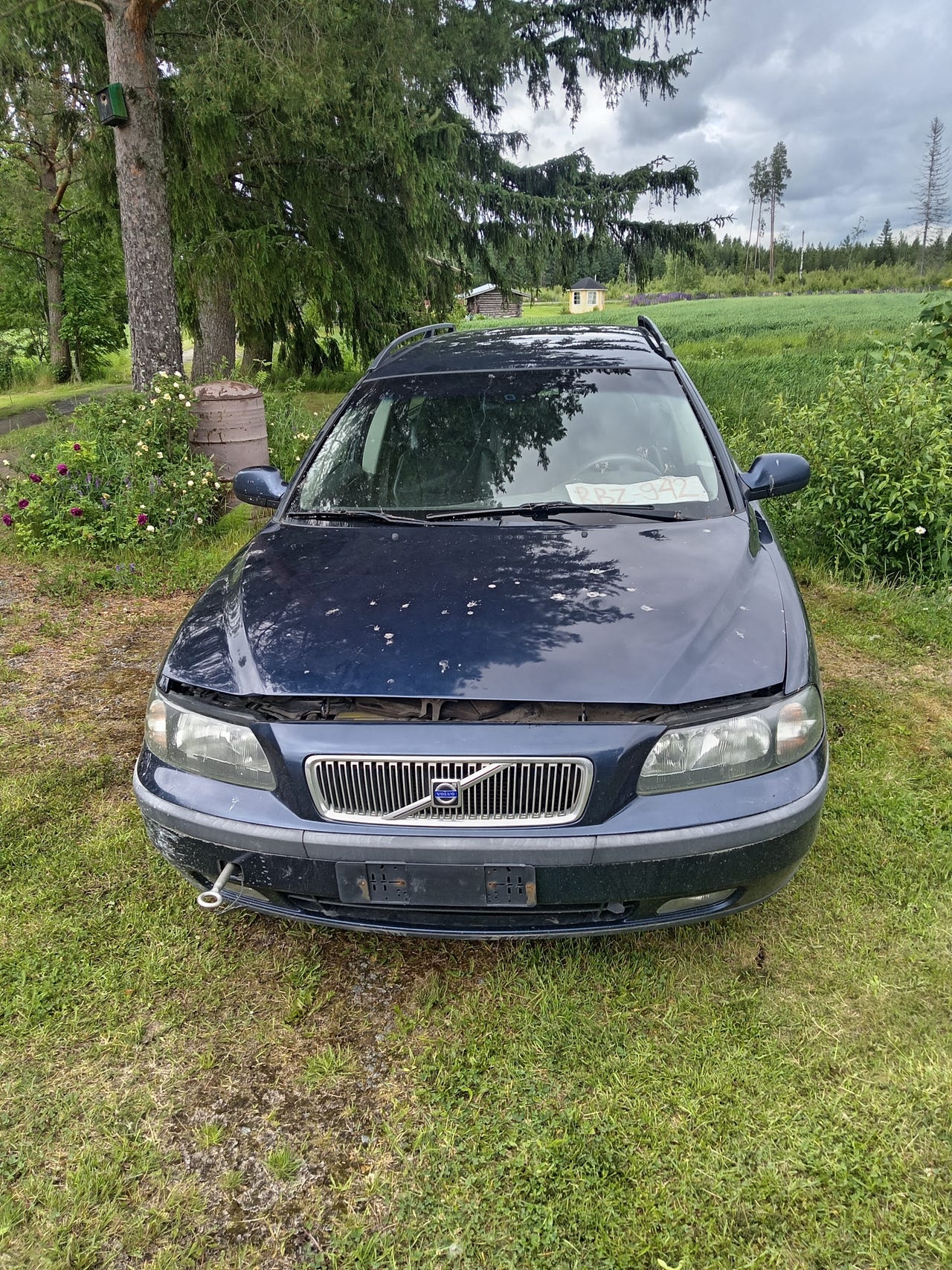 Volvo v70 mk2 D5 02 automaatti purettuna.