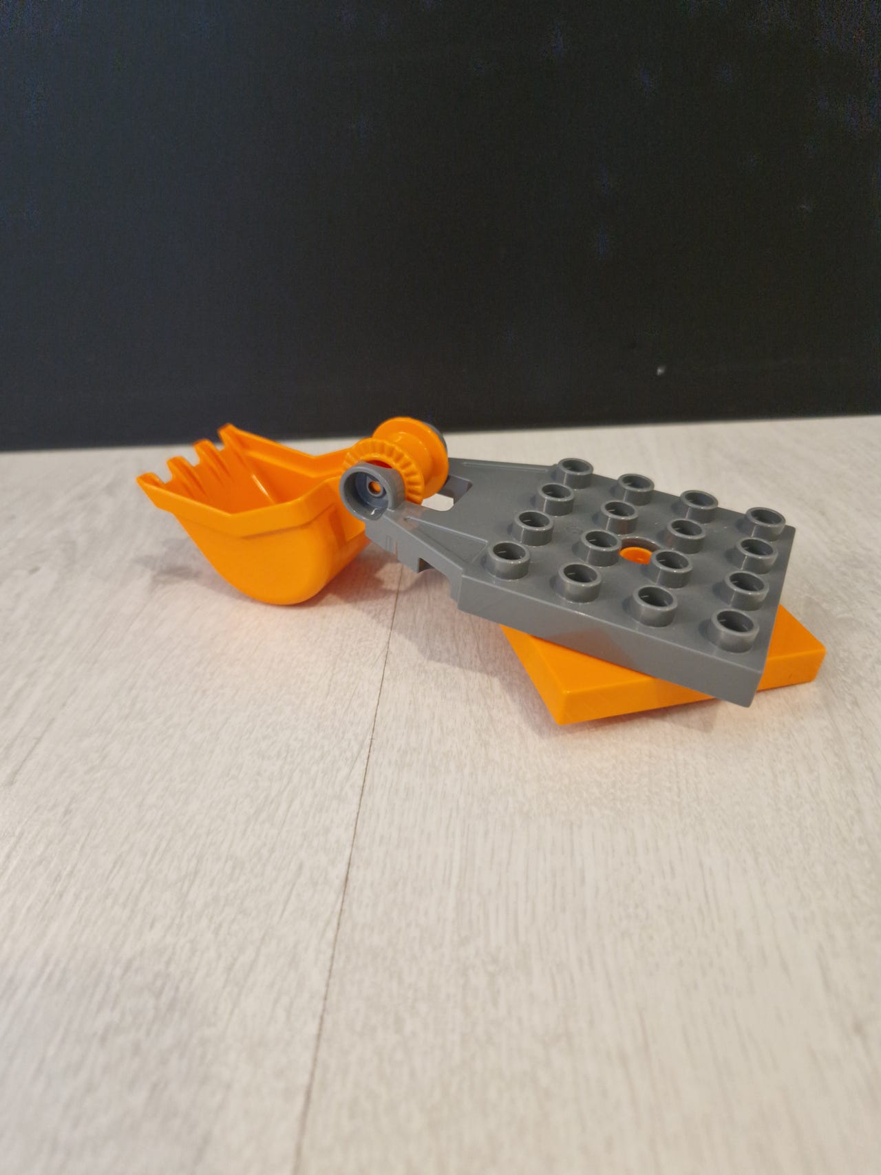 Lego Duplo, kauha ja kääntyvä alusta
