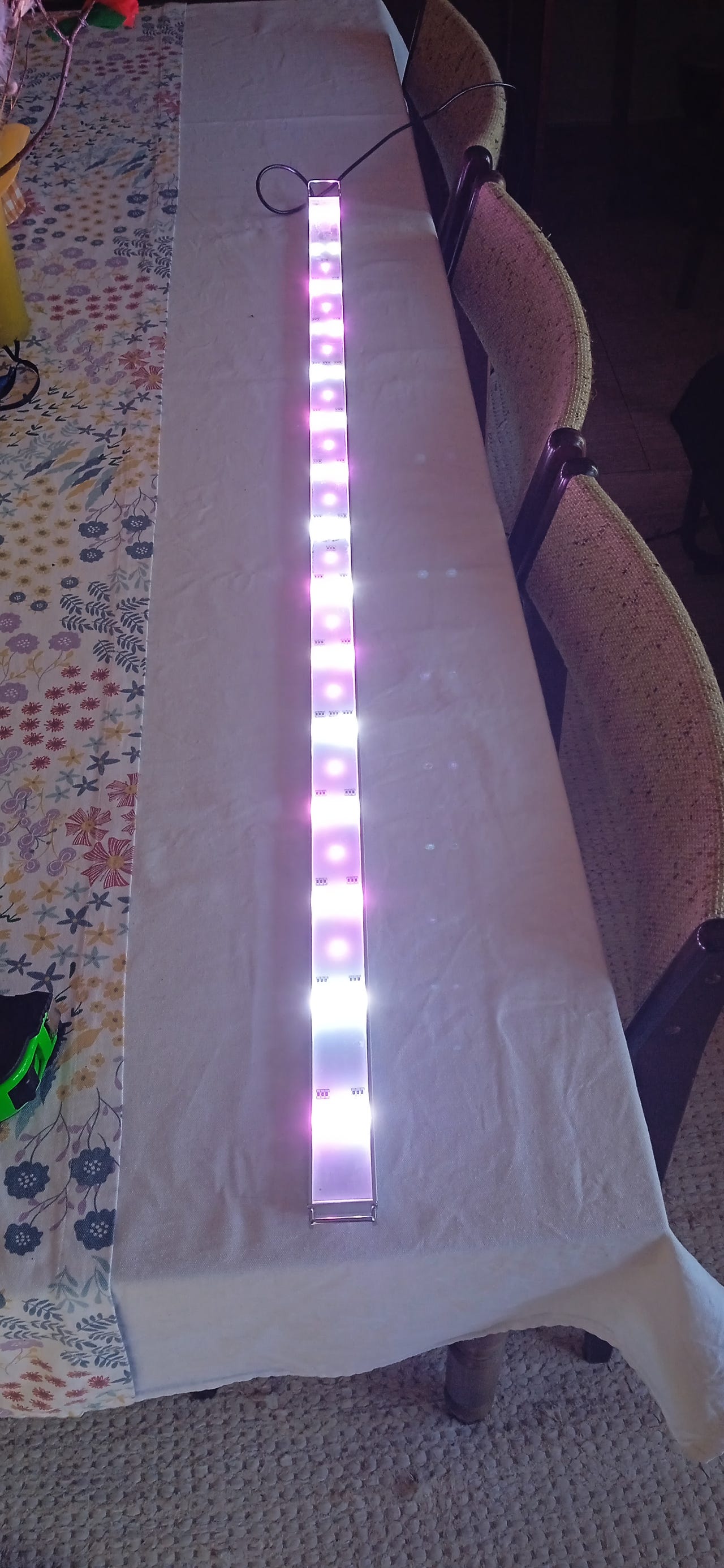 Aqua Zonic pituussäädettävä LED-valaisin  120 cm