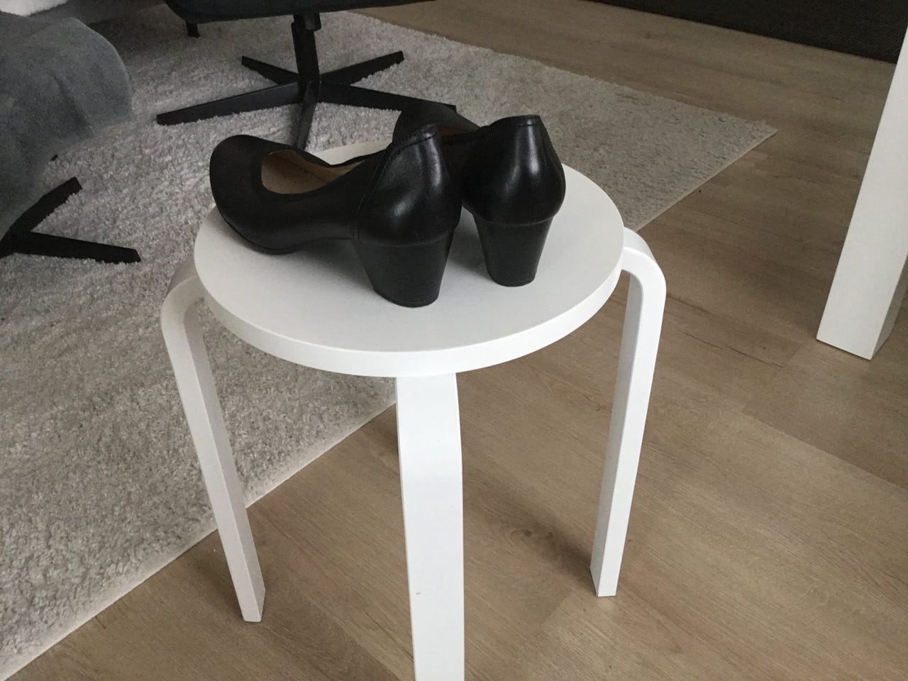 Naistenkengät (avokkaat)