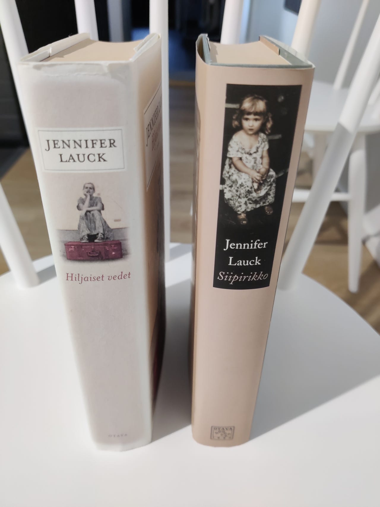 Jennifer Lauck  Hiljaiset vedet ja Siipirikko.