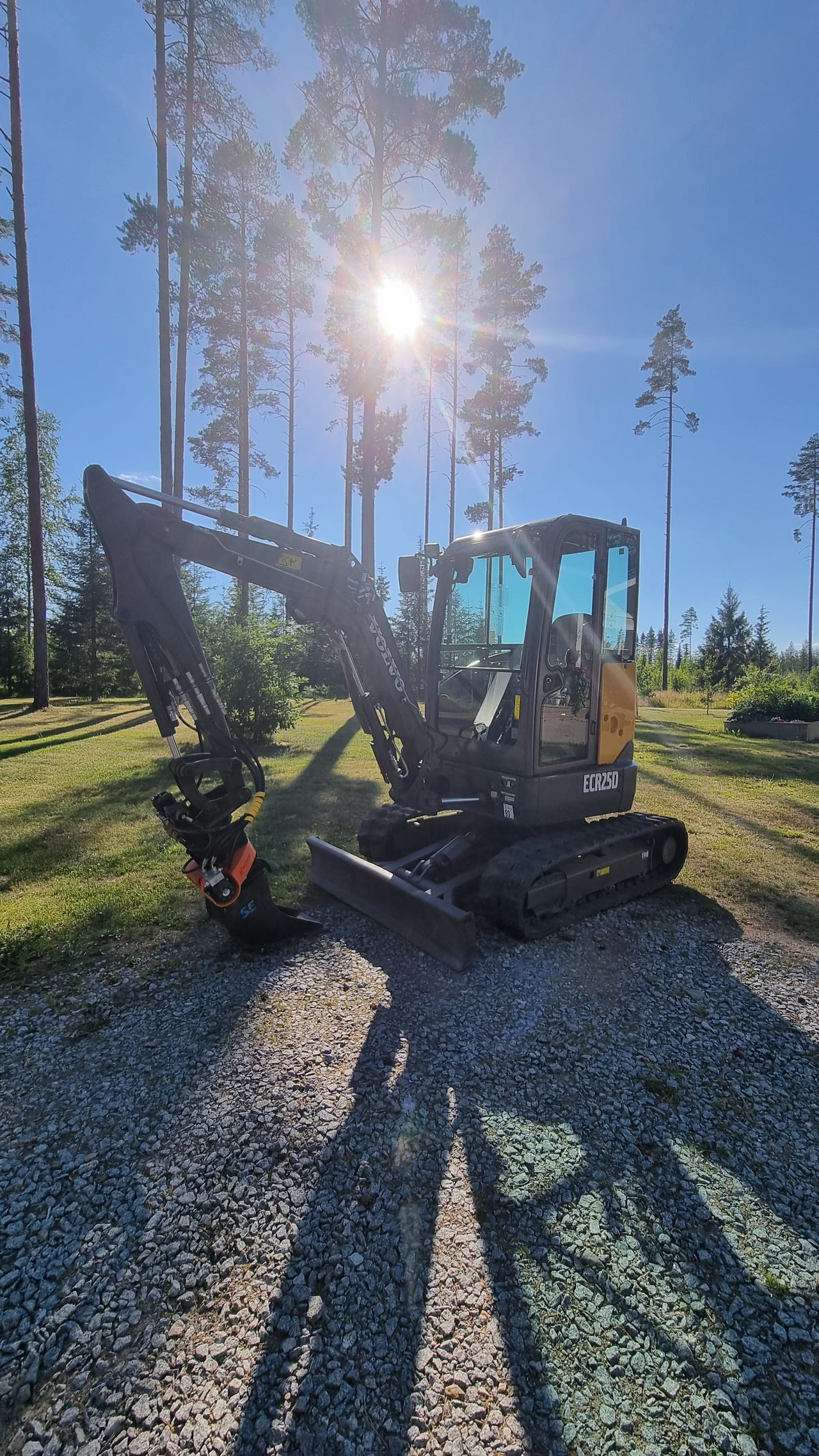 Vuokrataan kaivinkone Volvo ECR25D